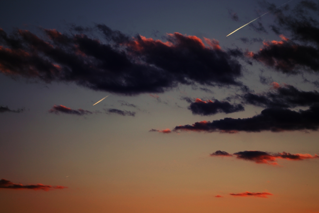 jetstream-clouds-sunset